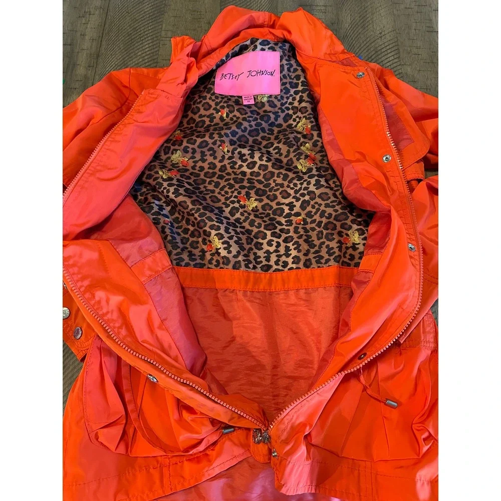 Betsey Johnson Vibrant Orange Anorak Rain Jacket‎ – Leopard & Rose Lining – XS